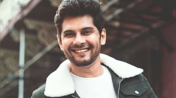 Amar Upadhyay as Mihir Virani