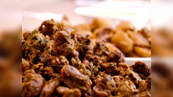 Kuttu Pakoras with mint yogurt dip