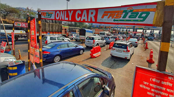 Which fee plazas are included in FASTag Annual Pass?