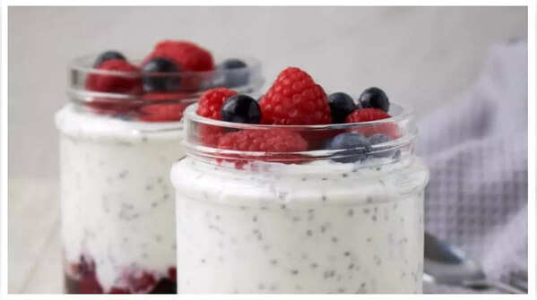 Greek Yogurt+berries+chia seeds