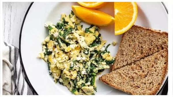 Scrambled eggs + sauteed spinach + wholewheat bread