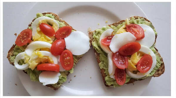 Boiled eggs+avocado+sprouted grain toasts