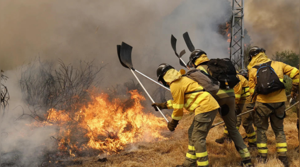 Almost 2000 soldiers deployed to tame the fire