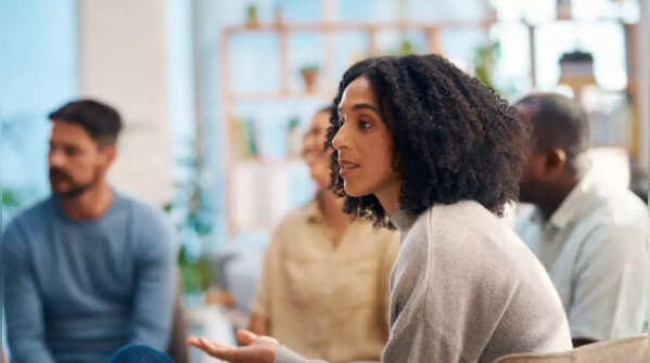 Observing group dynamics