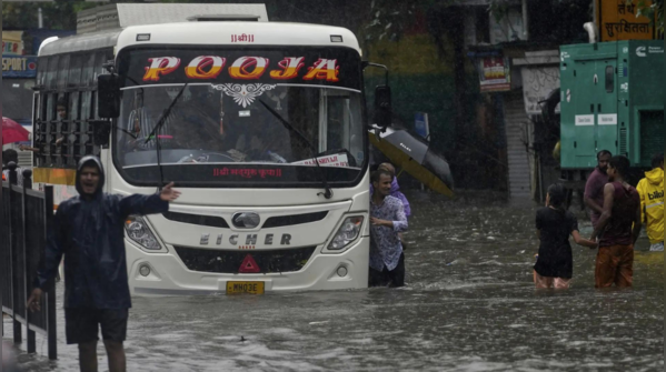 CM Fadnavis directs agencies on alert