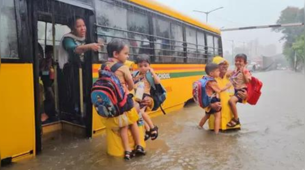 Schools shut, staffers allowed to leave offices early