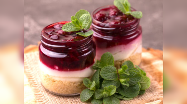 Paneer and berry cheesecake jars (160 calories a jar)