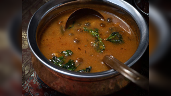 Karuveppilai kuzhambu