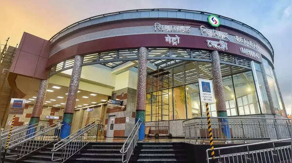 Green line: Sealdah–Esplanade