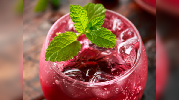 Minty beet mojito