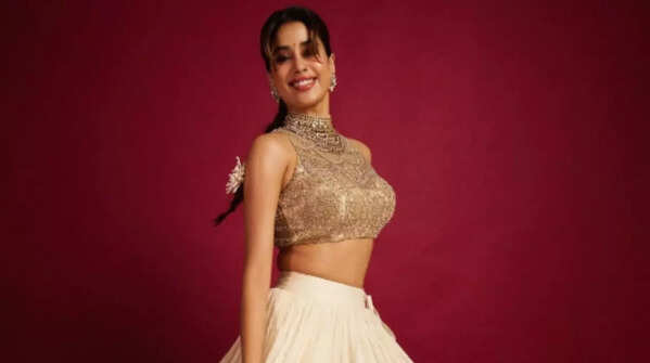 Golden-white lehenga at Dahi Handi: Festive grandeur