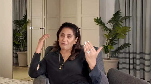 Archana breaks down emotionally