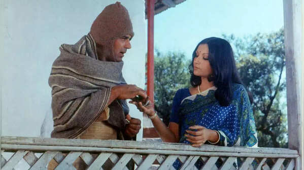 ‘Chupke Chupke’ (1975)