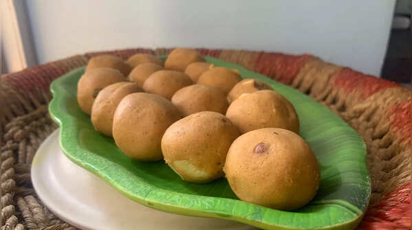 Sattu and Jaggery Balls
