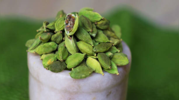 Chewing cardamom after meals is a simple habit with remarkable health benefits