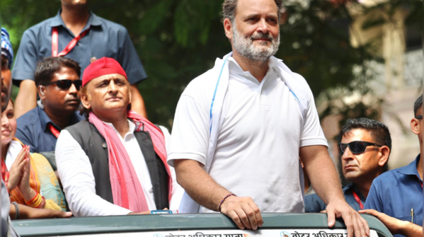 Akhilesh Yadav joins rally