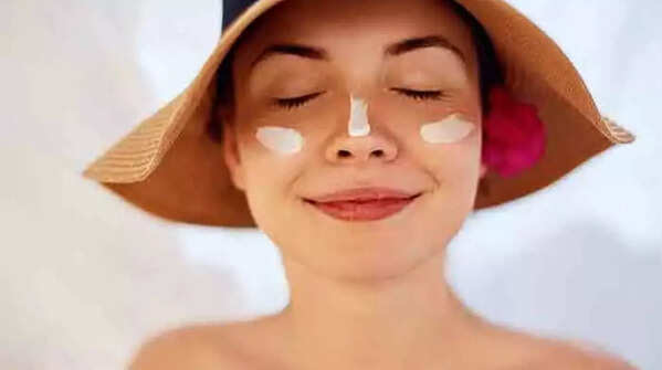 Lowers the risk of skin cancer