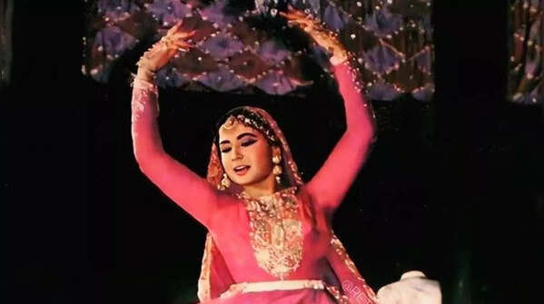 Meena Kumari – ‘Pakeezah’ (1972)