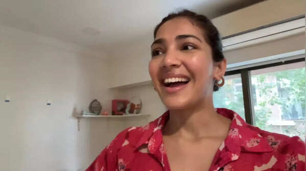 Yogita moves out of her Mumbai apartment