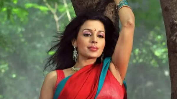 Flora Saini Photos
