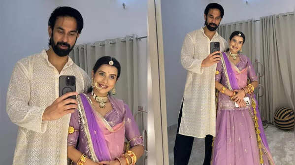 Rajeev wearing Charu’s favourite kurta