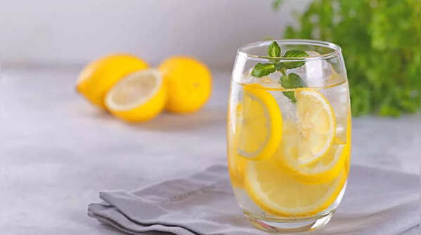 <strong></strong>Hydrate first thing