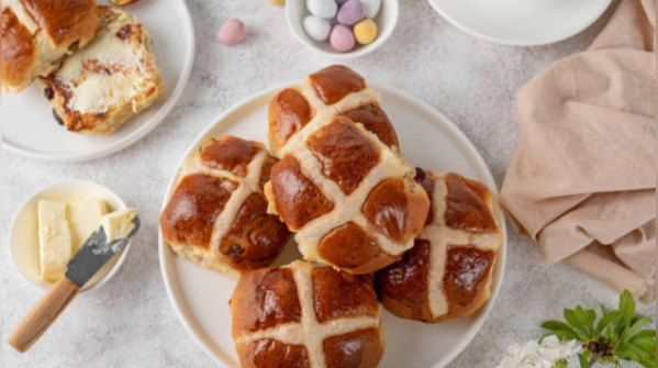 Hot cross buns - crosses in dough