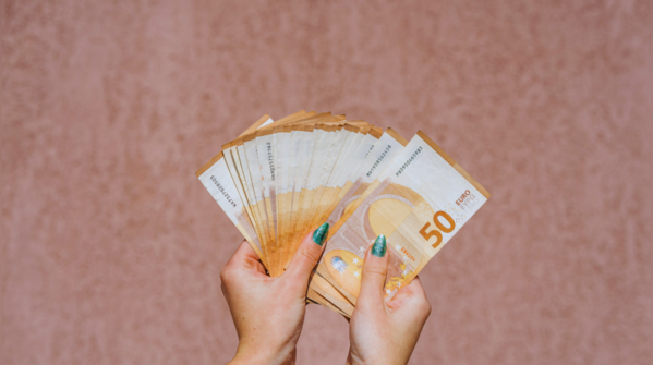 Euro (EUR) – Eurozone - 1 EUR = INR 101