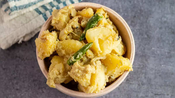 Aloo Poshto
