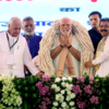 Makhana garland honour