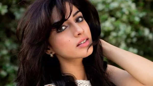Sapna Pabbi Images