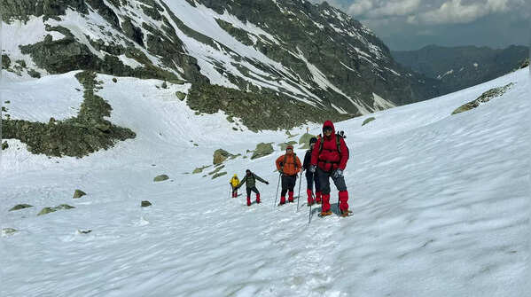 Kalindi Khal Pass, India