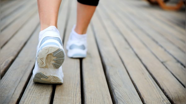 Figure-eight walks