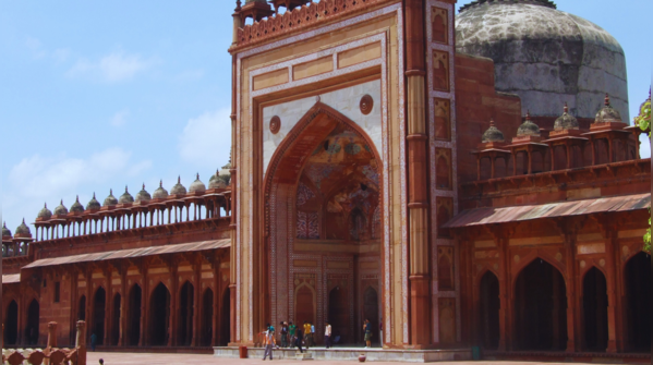 Explore the grand Fatehpur Sikri