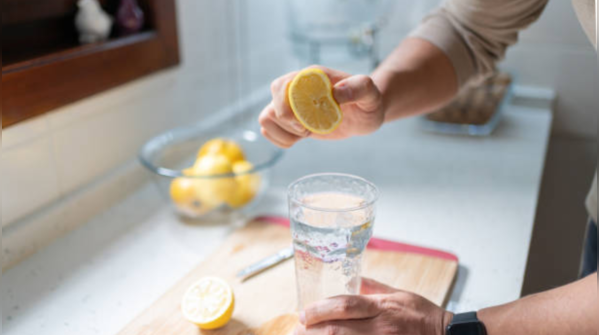 Why mild dehydration triggers a stronger stress response