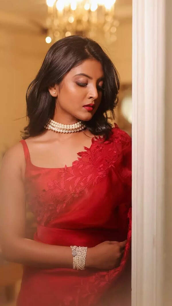 Nivedhithaa Sathish Wallpapers