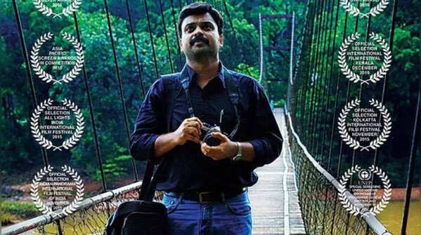 ‘Valiya Chirakulla Pakshikal’ (2015)