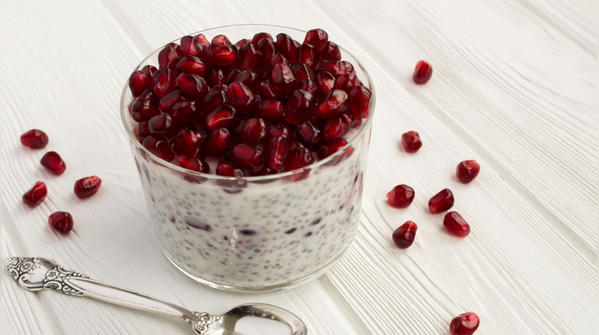 <strong></strong>Curd with Pomegranate and Chia