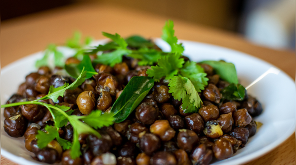 Warm Kala Chana with lemon