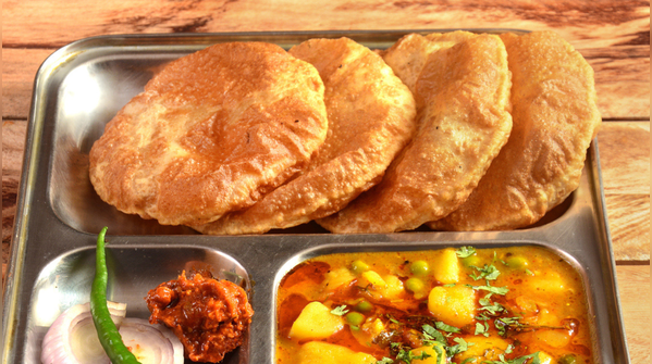 Bedmi puri with aloo