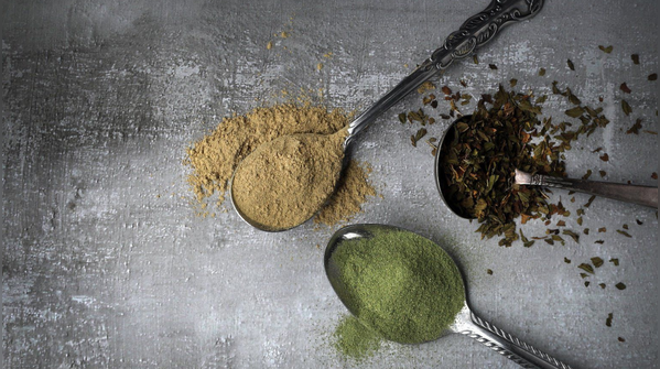 Are Ayurvedic powders better than hair oils?