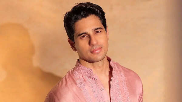 Sidharth Malhotra Pictures