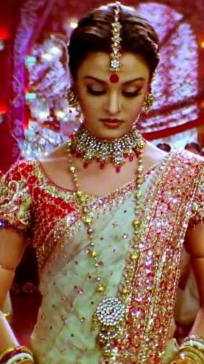 Red-and-white Bengali saree in ‘Dola Re’ - ‘Devdas’