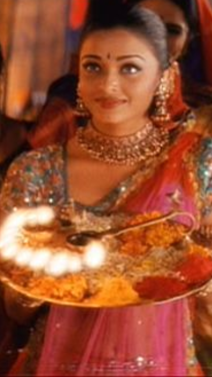 Chaniya choli in ‘Dholi Taro’ - ‘Hum Dil De Chuke Sanam’