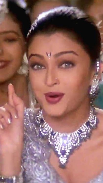 ​Shiny grey lehenga in ‘Thoda Sa Pagla Thoda Sayana’