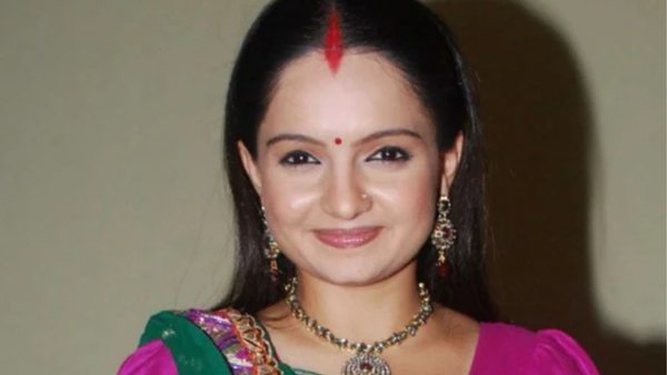 Gia Manek Wallpapers