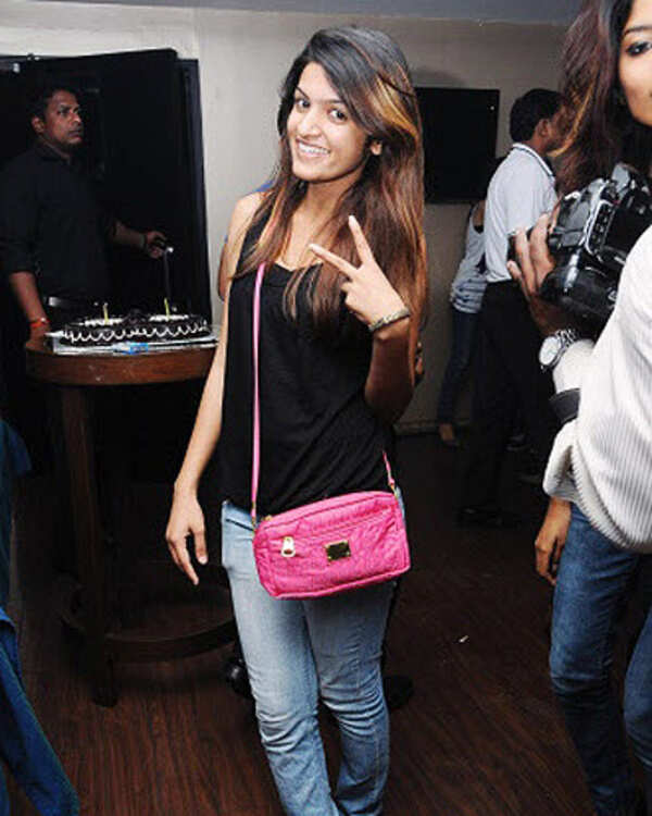 Sadhana Singh Wallpapers