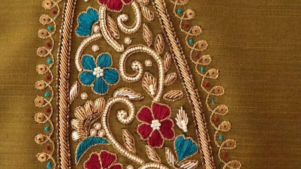 Aari Images