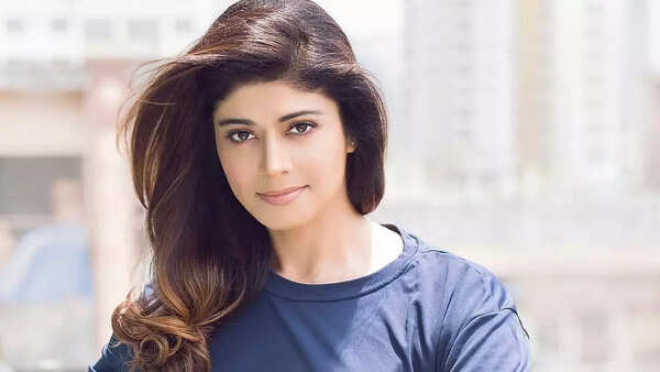 Pooja Batra Photos