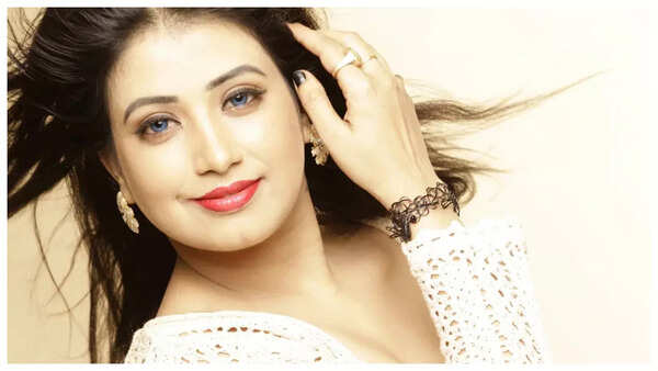 Amrita Pandey Photos